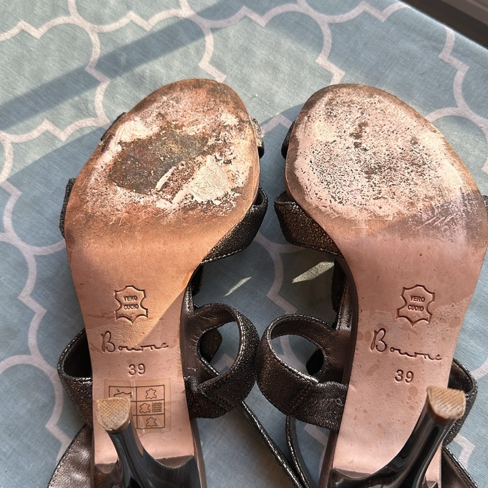 BOURNE pewter suede size 9 sandals.  Chunky stones. - Picture 11 of 11